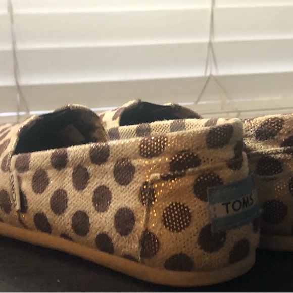 Tom's Classics Women's Canvas Slip-On Tan with Gold Polka Dots Shoes - Size 6 - Picture 7 of 11
